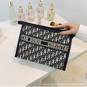 Wash bag size 25x8.5x18